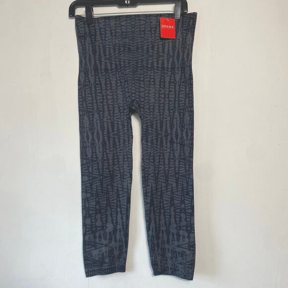 Spanx SZ 1X Geo Look at Me Cropped Leggings‎ Stretch Shapewear Athleisure NWT - Picture 2 of 6